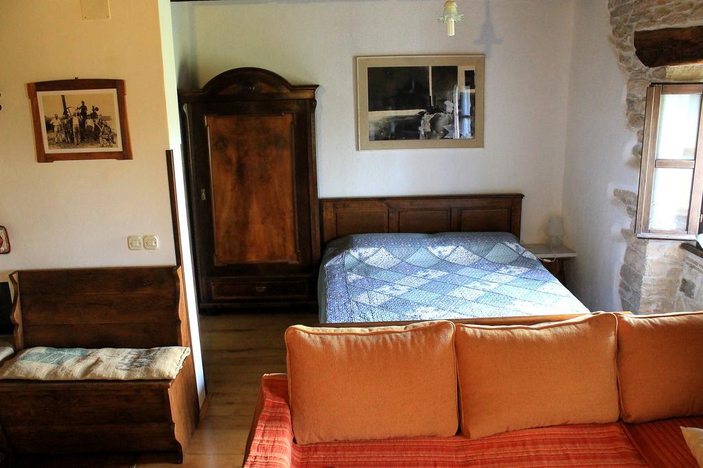 Apartments Mestri Groznjan Room photo