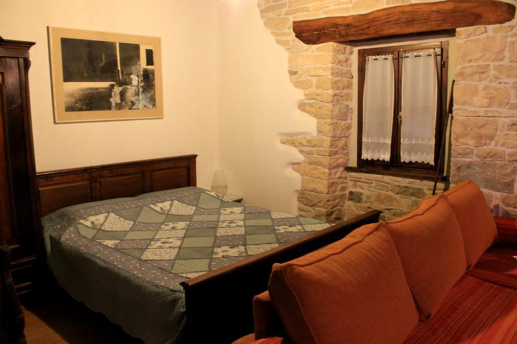 Apartments Mestri Groznjan Room photo