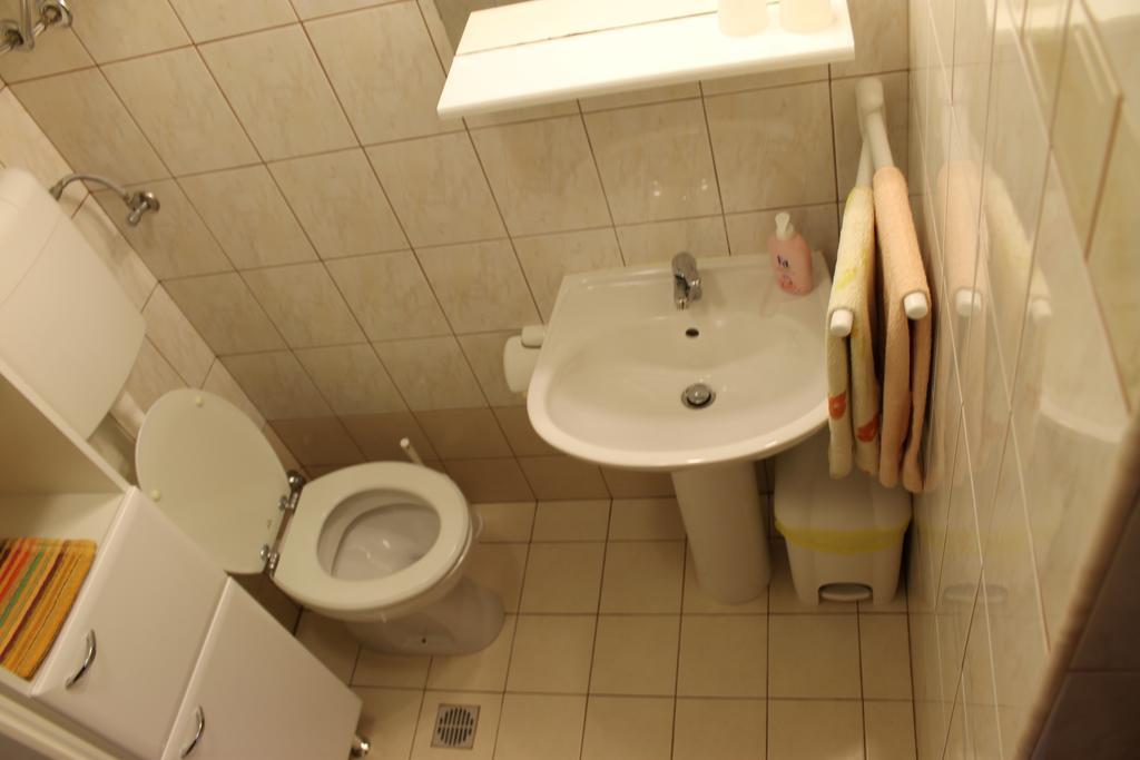 Apartments Mestri Groznjan Room photo