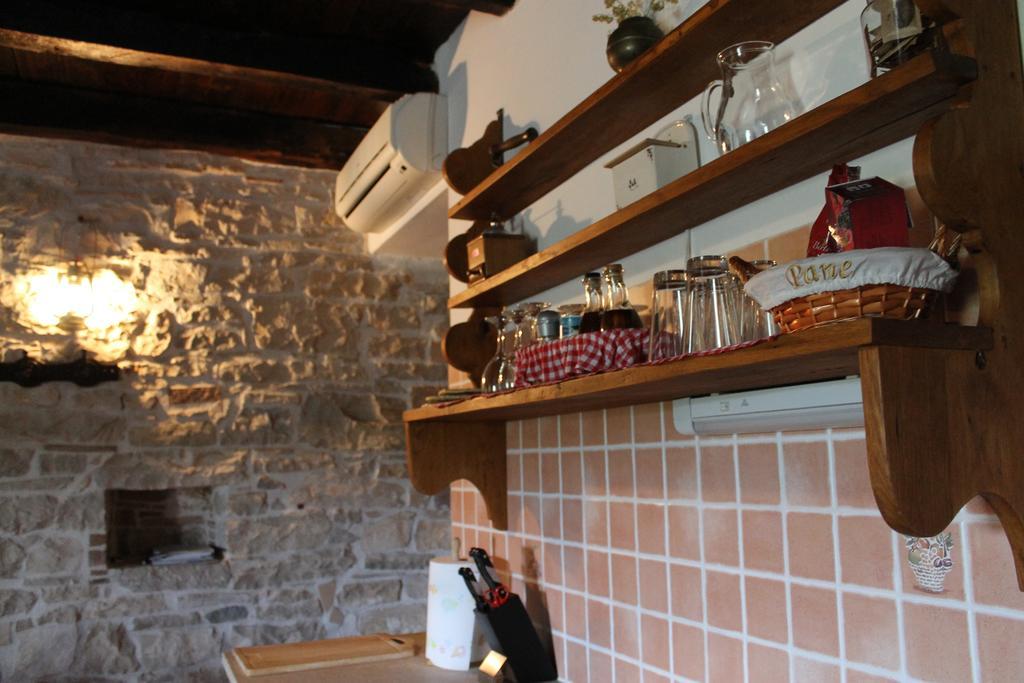 Apartments Mestri Groznjan Room photo