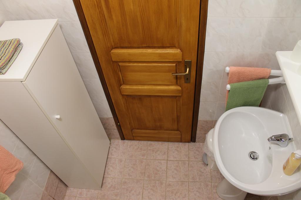 Apartments Mestri Groznjan Room photo