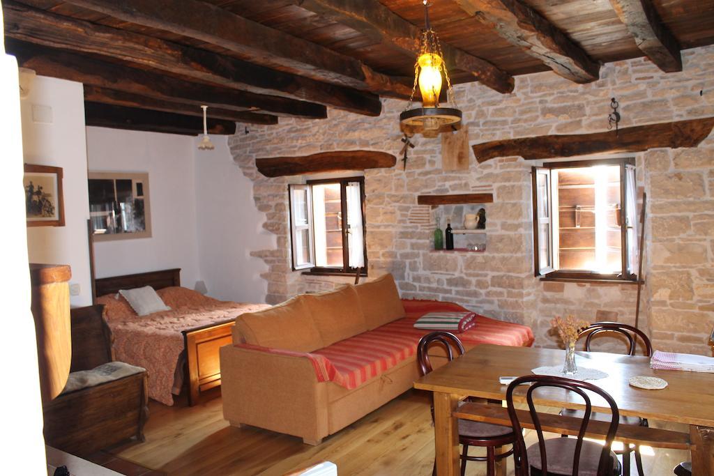 Apartments Mestri Groznjan Room photo